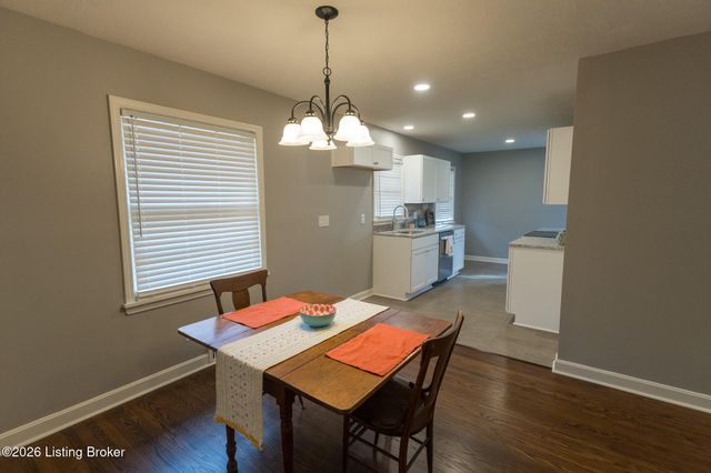 4309 Southridge Dr, Louisville, KY 40272