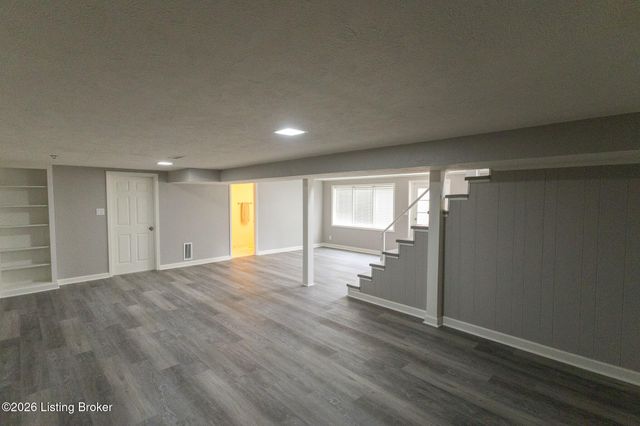 4309 Southridge Dr, Louisville, KY 40272