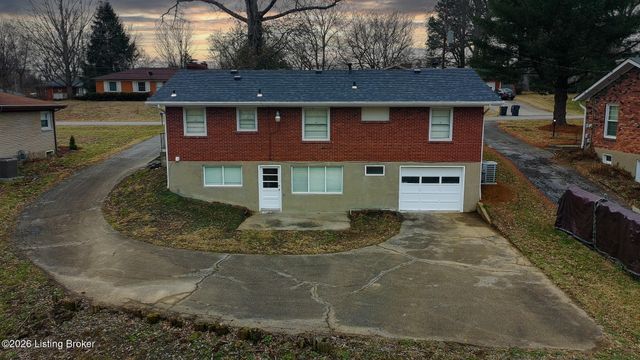 4309 Southridge Dr, Louisville, KY 40272