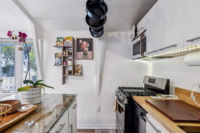 2041 N Beverly Glen Boulevard, Los Angeles, CA 90077
