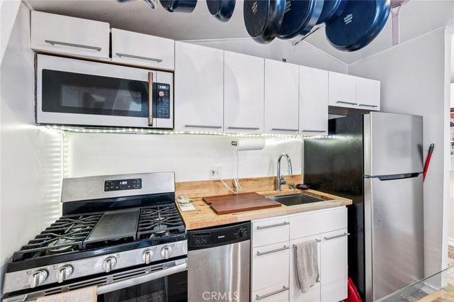 2041 N Beverly Glen Boulevard, Los Angeles, CA 90077