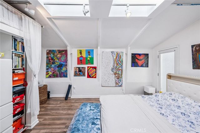 2041 N Beverly Glen Boulevard, Los Angeles, CA 90077
