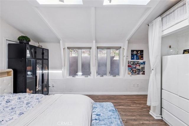 2041 N Beverly Glen Boulevard, Los Angeles, CA 90077