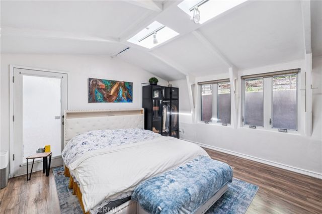 2041 N Beverly Glen Boulevard, Los Angeles, CA 90077