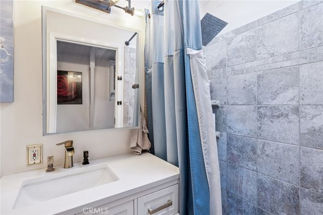 2041 N Beverly Glen Boulevard, Los Angeles, CA 90077