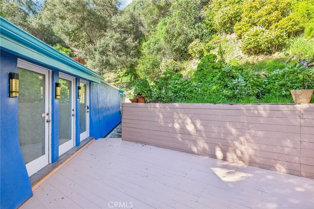 2041 N Beverly Glen Boulevard, Los Angeles, CA 90077