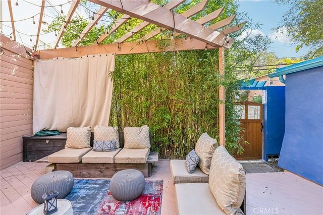 2041 N Beverly Glen Boulevard, Los Angeles, CA 90077