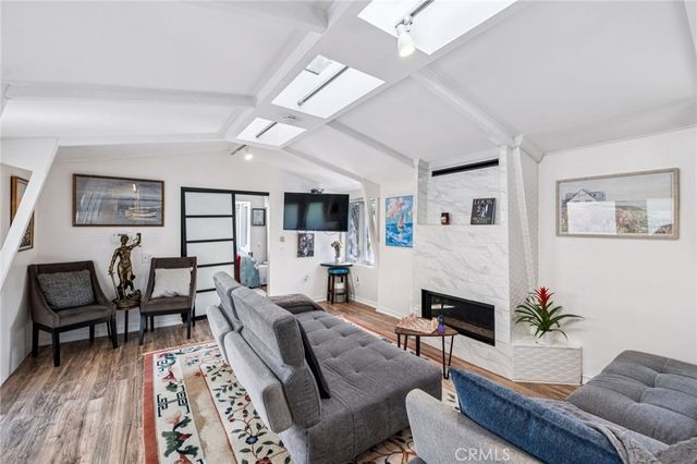 2041 N Beverly Glen Boulevard, Los Angeles, CA 90077