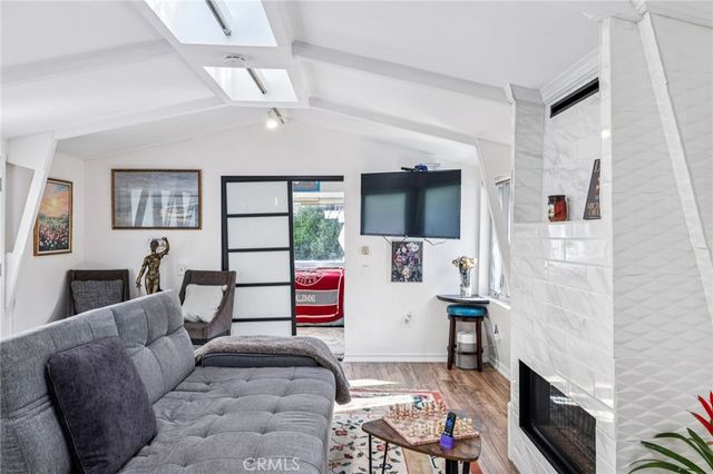 2041 N Beverly Glen Boulevard, Los Angeles, CA 90077