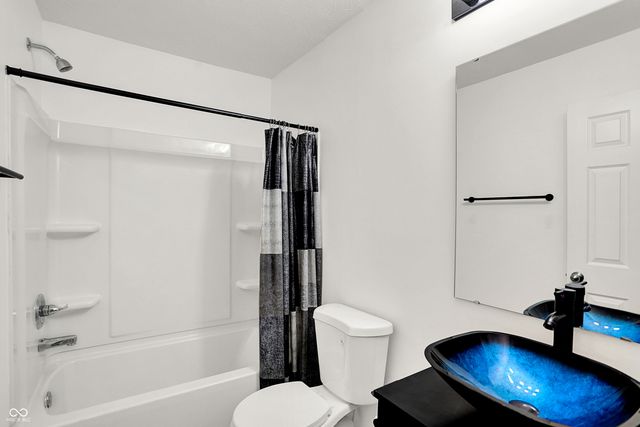 2249 Silver Spoon Drive, Greenfield, IN 46140