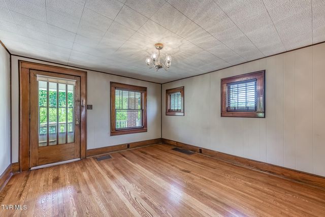 804 Bristol Caverns Highway, Bristol, TN 37620