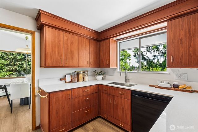 15724 13th Avenue SW, Burien, WA 98166