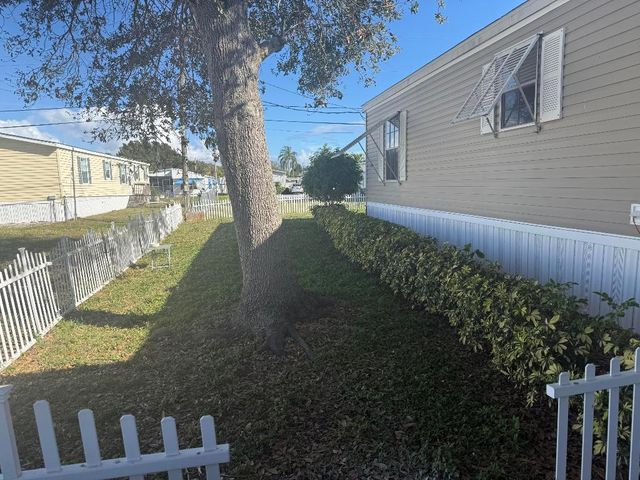 8964 Pine Street, Boynton Beach, FL 33436