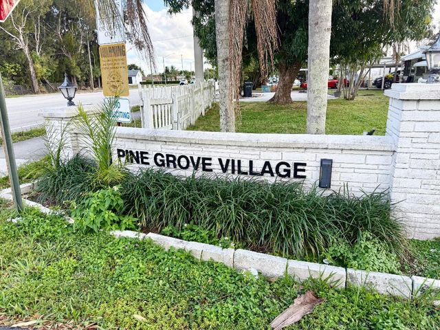 8964 Pine Street, Boynton Beach, FL 33436