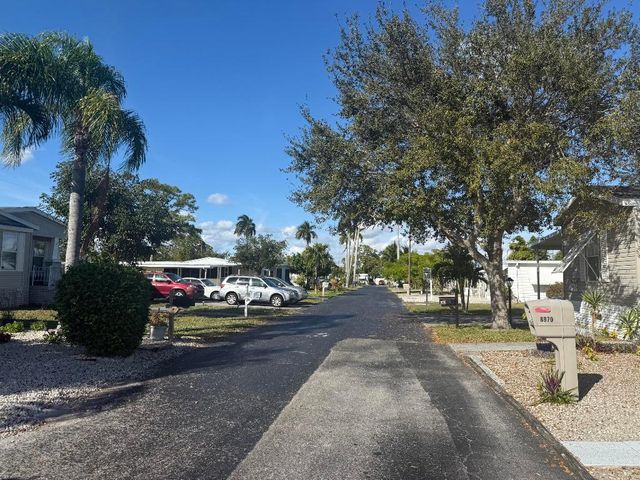 8964 Pine Street, Boynton Beach, FL 33436