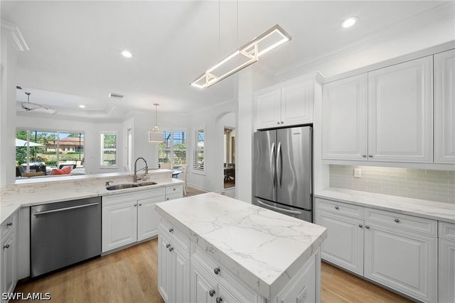 8844 Mustang Island CIR, Naples, FL 34113