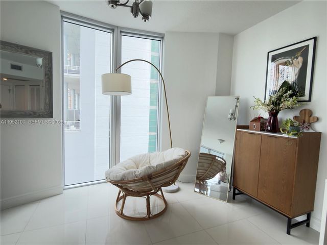 185 SW 7th St 2711, Miami, FL 33130