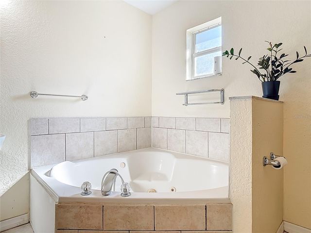 111 COLOMBA ROAD, Debary, FL 32713