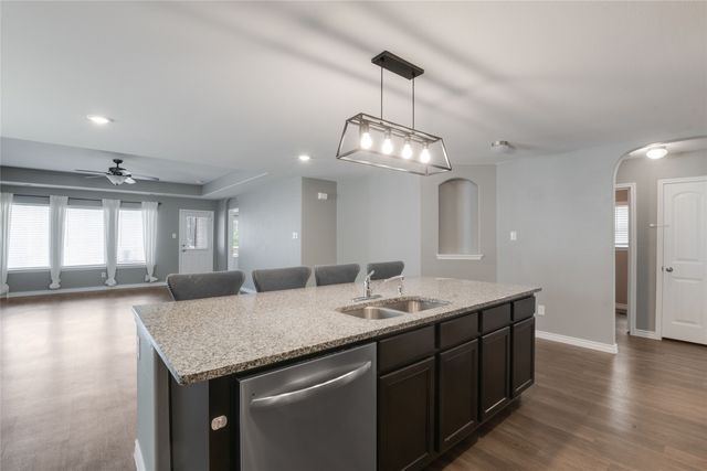 1429 Tall Pine Way, Fort Worth, TX 76112