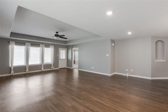 1429 Tall Pine Way, Fort Worth, TX 76112