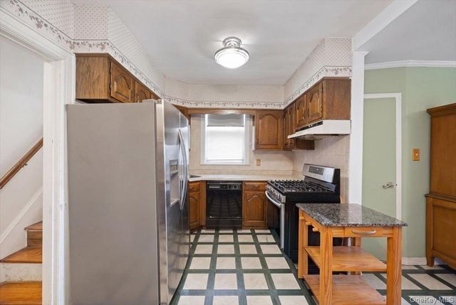 3181 Waterbury Avenue, Bronx, NY 10465