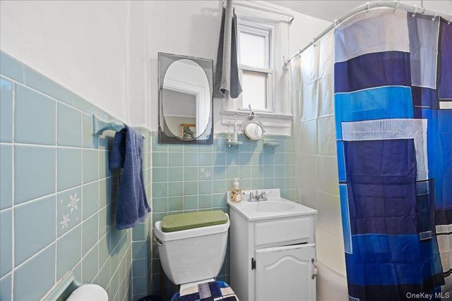 3181 Waterbury Avenue, Bronx, NY 10465