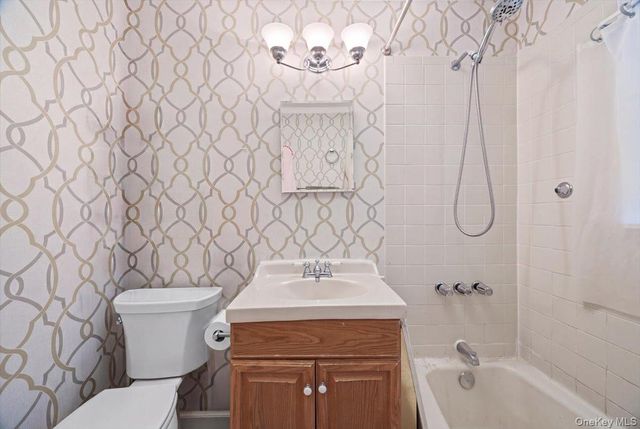 3181 Waterbury Avenue, Bronx, NY 10465