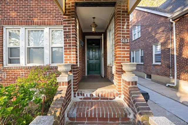 3181 Waterbury Avenue, Bronx, NY 10465