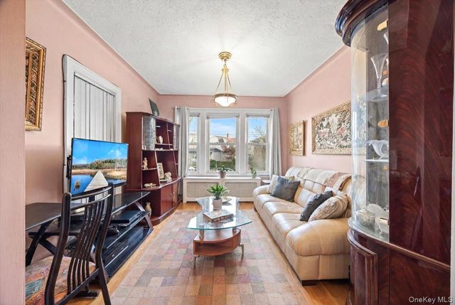 3181 Waterbury Avenue, Bronx, NY 10465