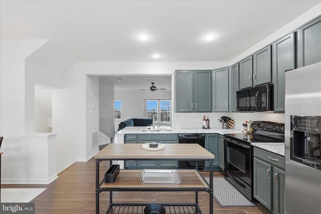 563 LORD FAIRFAX ST, Charles Town, WV 25414