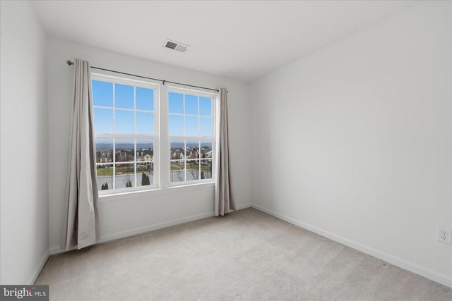 563 LORD FAIRFAX ST, Charles Town, WV 25414