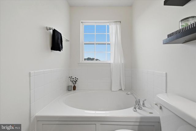 563 LORD FAIRFAX ST, Charles Town, WV 25414