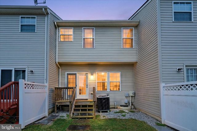 563 LORD FAIRFAX ST, Charles Town, WV 25414