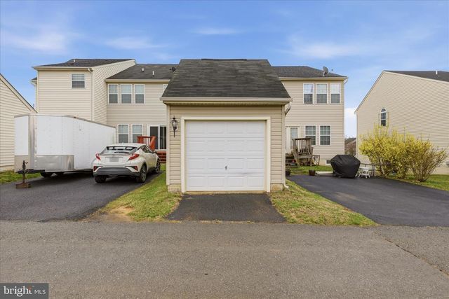 563 LORD FAIRFAX ST, Charles Town, WV 25414