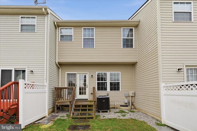 563 LORD FAIRFAX ST, Charles Town, WV 25414