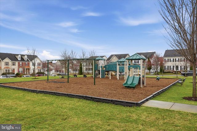 563 LORD FAIRFAX ST, Charles Town, WV 25414