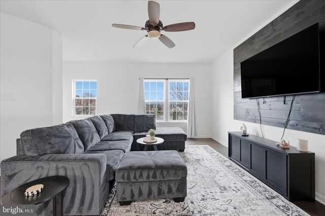 563 LORD FAIRFAX ST, Charles Town, WV 25414