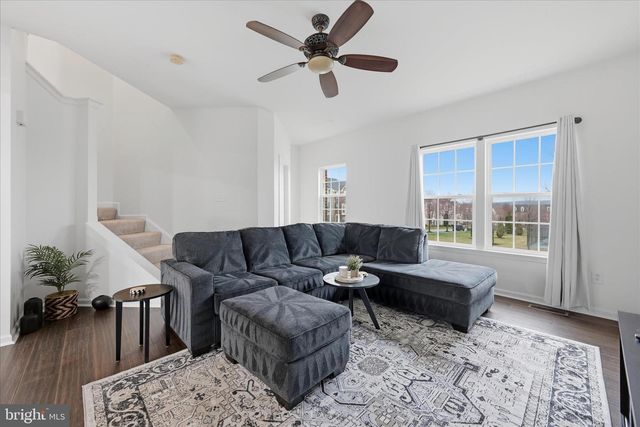 563 LORD FAIRFAX ST, Charles Town, WV 25414