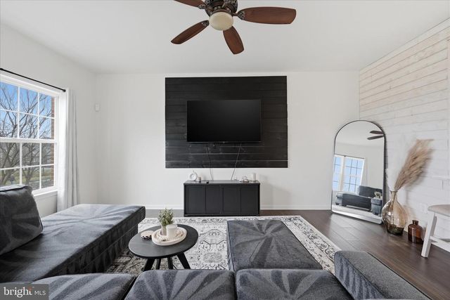 563 LORD FAIRFAX ST, Charles Town, WV 25414