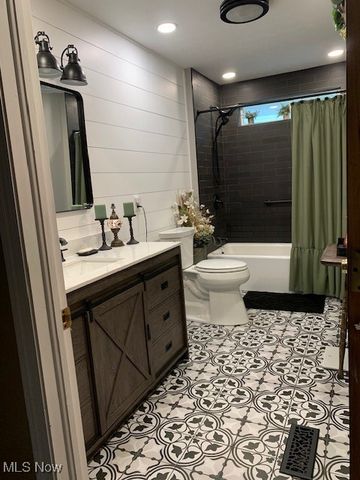 107 Twin Lakes Drive, Mineral Wells, WV 26150