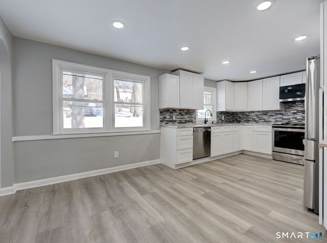 110 Greenwood Drive, Manchester, CT 06042