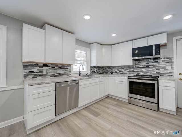 110 Greenwood Drive, Manchester, CT 06042