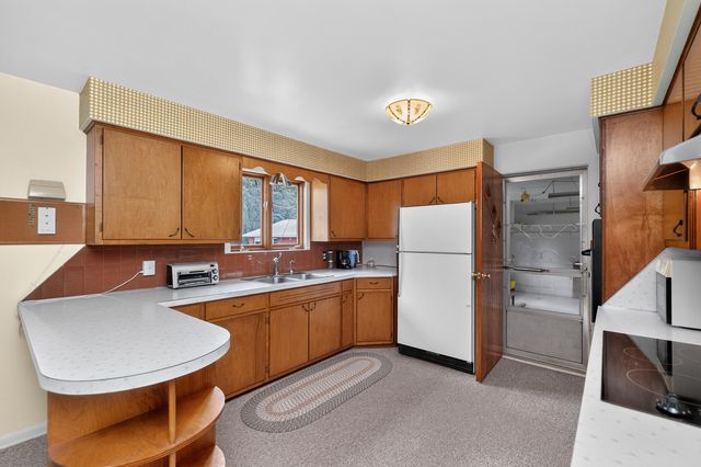 128 Schirmer Parkway, Buchanan City, MI 49107