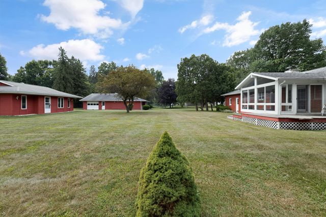 128 Schirmer Parkway, Buchanan City, MI 49107