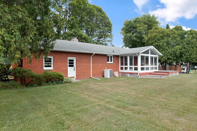 128 Schirmer Parkway, Buchanan City, MI 49107