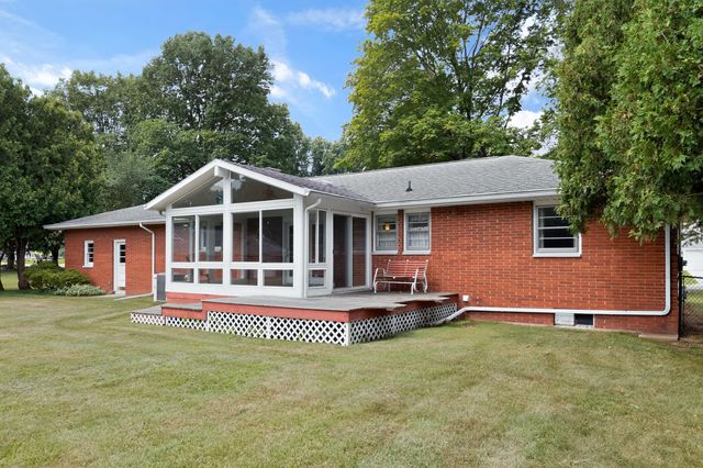 128 Schirmer Parkway, Buchanan City, MI 49107