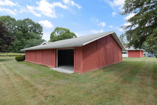 128 Schirmer Parkway, Buchanan City, MI 49107