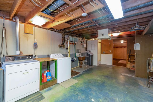 128 Schirmer Parkway, Buchanan City, MI 49107