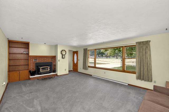 128 Schirmer Parkway, Buchanan City, MI 49107