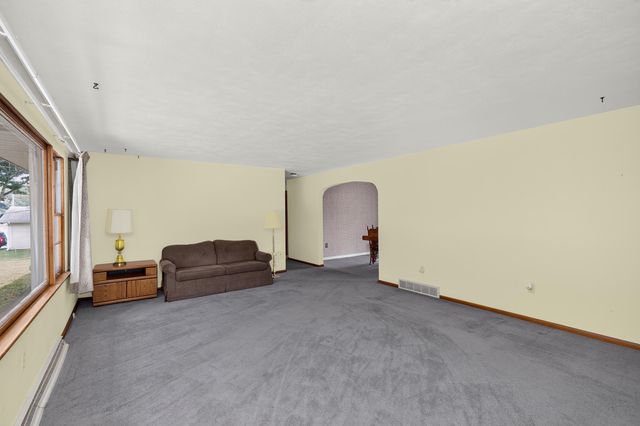 128 Schirmer Parkway, Buchanan City, MI 49107